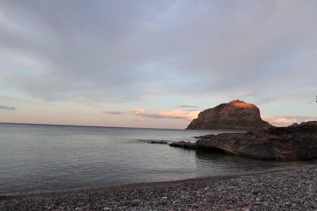 Sophie'S Traditional Hospitality Appartment Monemvasia Bagian luar foto